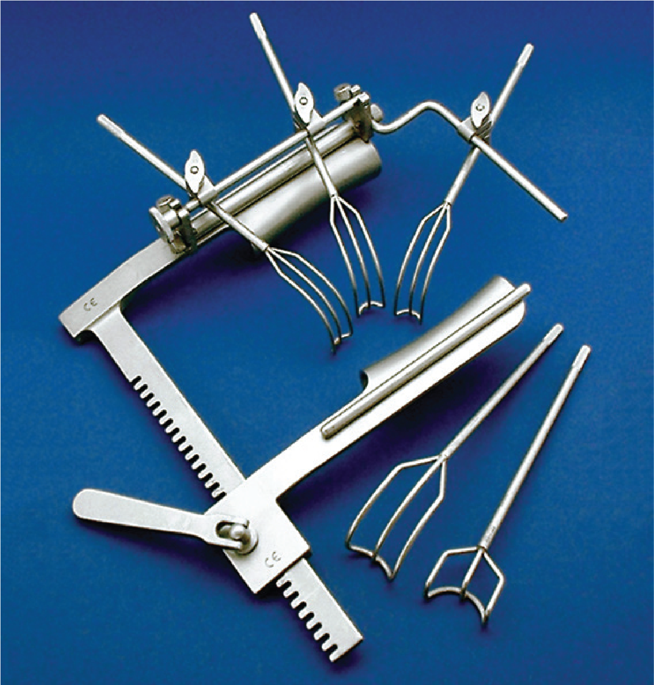 Surgical Retractors – Oralkart