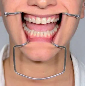 API Metallic Cheek Retractor